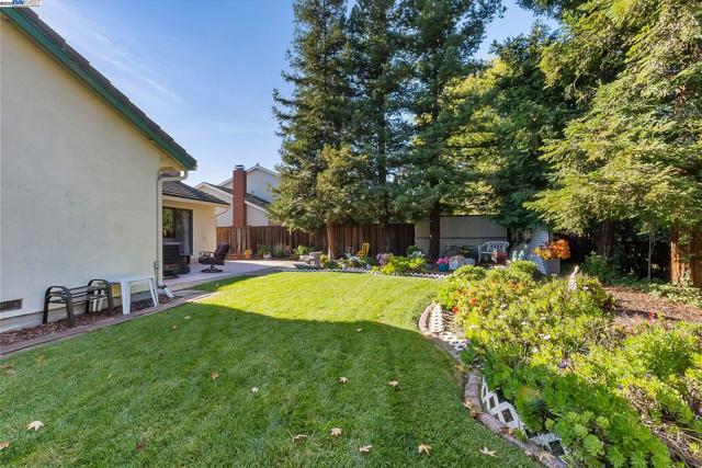 3803 Cheshire Ct, Pleasanton CA: https://media.crmls.org/mediaz/b23929d7-1e9a-4c0b-b1a1-fe0e7e854082.jpg