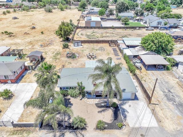 1941 Eden Plains Rd, Brentwood CA: https://media.crmls.org/mediaz/b2395c9d-8552-42ae-ae88-6ff2fd764009.jpg