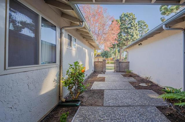 1007 Driftwood Place, Salinas CA: https://media.crmls.org/mediaz/b239d261-c941-48cc-b099-84d9fe063559.jpg