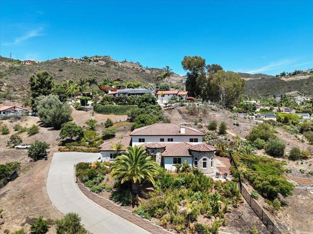2342 CARIOCA PL, Vista CA: https://media.crmls.org/mediaz/b239e883-218c-473f-9276-82f7bd136740.jpg