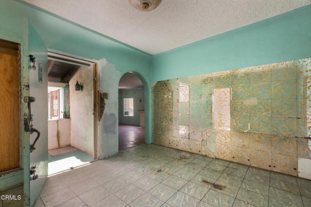 Detail Gallery Image 6 of 20 For 4523 W 18th St, Los Angeles,  CA 90019 - 2 Beds | 1 Baths