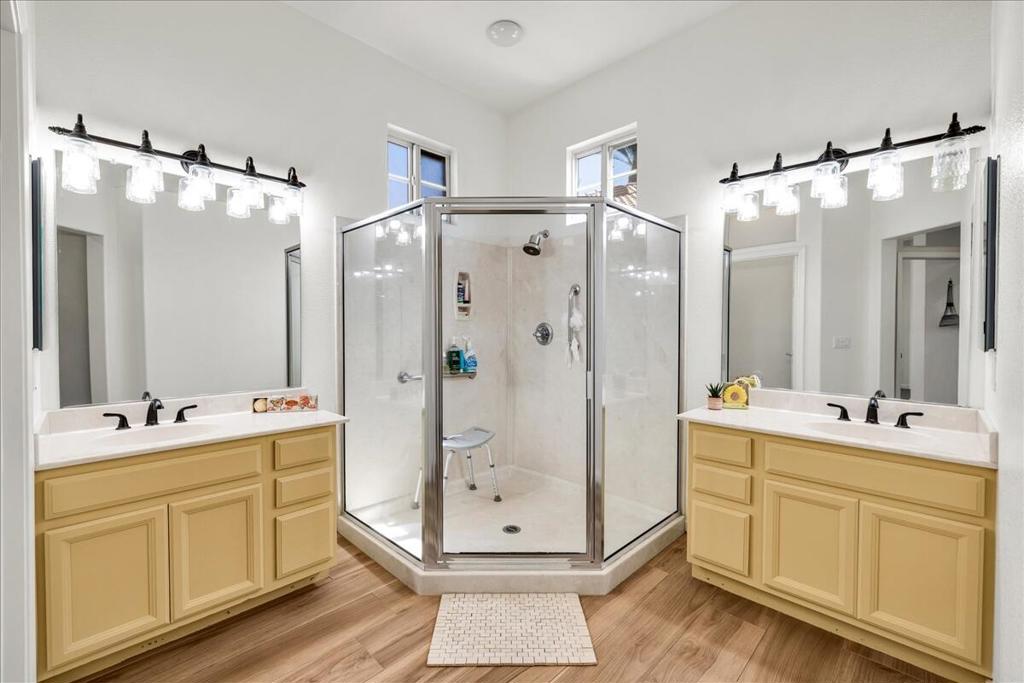 https://media.crmls.org/mediaz/b23bae32-bed5-49dd-bf66-07dd6d2666e2.jpg?preset=X-Large