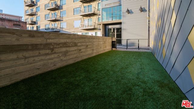 695 S Santa Fe Avenue, Los Angeles CA: https://media.crmls.org/mediaz/b23c695f-b744-410f-8a58-a1f3cdb2549d.jpg