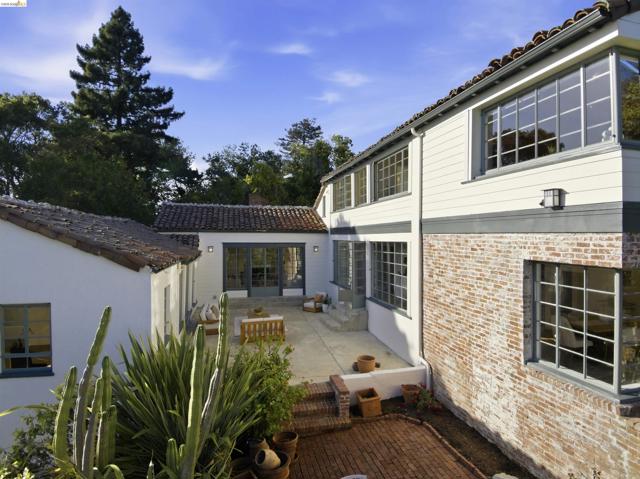 44 Highgate Rd, Kensington CA: https://media.crmls.org/mediaz/b23d03cd-09e7-406f-855b-78c584c9db9c.jpg