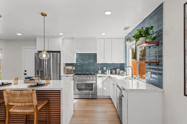 Detail Gallery Image 9 of 29 For 4949 Luna Dr, Oceanside,  CA 92057 - 3 Beds | 2 Baths