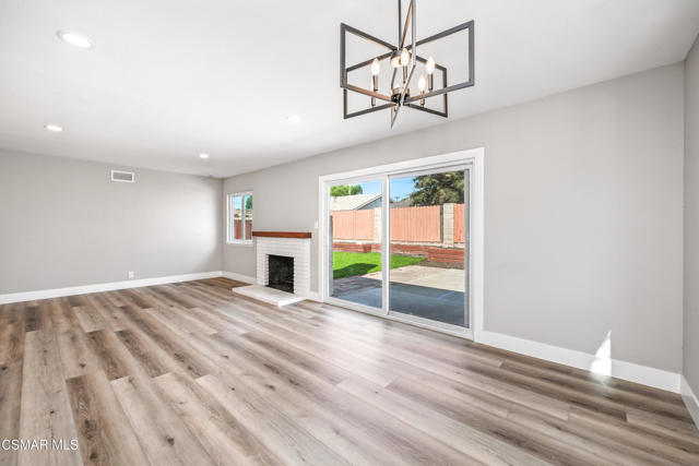 1088 Durkin Street, Camarillo CA: https://media.crmls.org/mediaz/b23dc0a8-dfa7-4a6e-a9f1-0e0ce1f1c6da.jpg