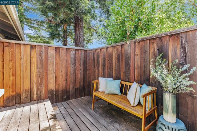 3180 Arbolado Dr, Walnut Creek CA: https://media.crmls.org/mediaz/b23dcb7d-bc96-4092-86ef-3e4fd903e603.jpg