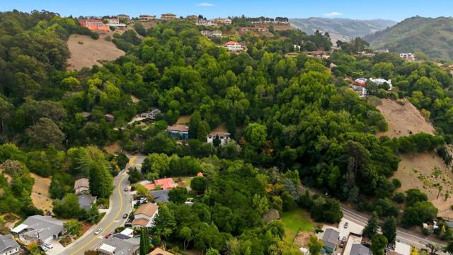 5603 Crow Canyon Road, Castro Valley CA: https://media.crmls.org/mediaz/b23ed37a-6bb5-4095-817c-47f569d0f1b6.jpg