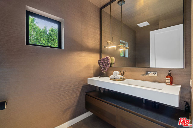 1146 Sierra Alta Way, Los Angeles CA: https://media.crmls.org/mediaz/b23f7f71-36e0-4c30-b7cd-26d256d076cd.jpg