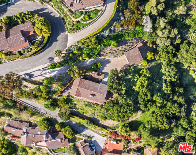 98 Loma Media Road, Santa Barbara CA: https://media.crmls.org/mediaz/b24077bb-7a94-45d5-b8af-badd10d01913.jpg