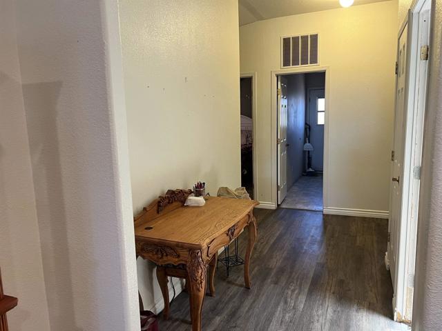 22545 El Centro Rd, Apple Valley CA: https://media.crmls.org/mediaz/b240c31c-a41d-40b3-a747-ef8eabd7cfc8.jpg