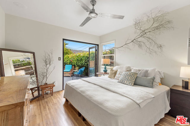 3761 Ashwood Avenue, Los Angeles CA: https://media.crmls.org/mediaz/b24218a1-46d1-40a9-80db-f666f2c7b1c0.jpg