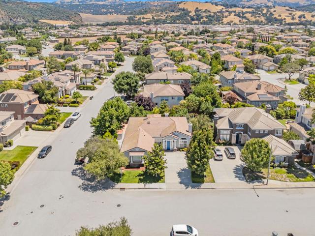 18400 Capistrano Way, Morgan Hill CA: https://media.crmls.org/mediaz/b2425736-8139-4a8d-bfda-42aa41f76a8b.jpg
