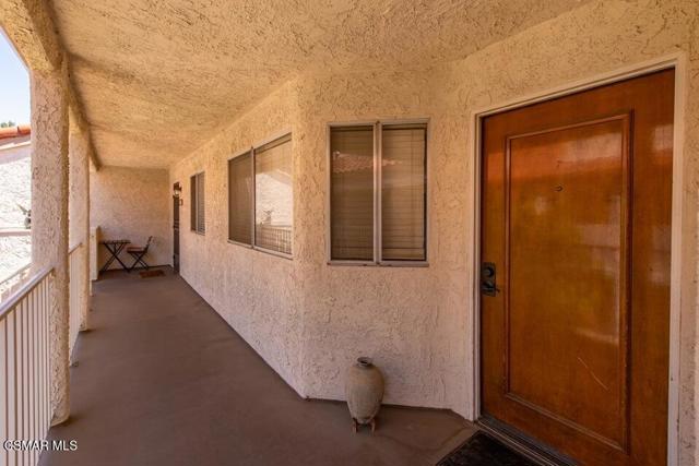 3306 Darby Street, Simi Valley CA: https://media.crmls.org/mediaz/b2433562-a0fd-4cf7-93dc-d695ab38ec78.jpg