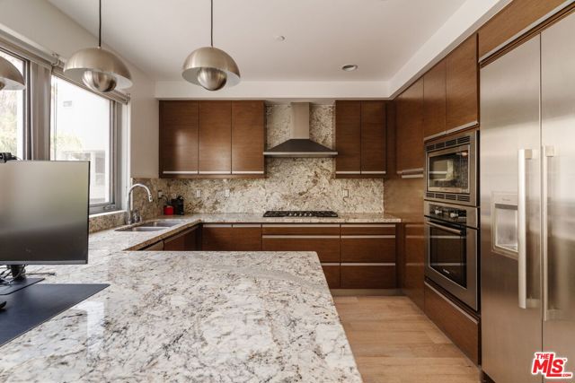 310 Washington Boulevard, Marina del Rey CA: https://media.crmls.org/mediaz/b243658c-3606-419f-9952-b53a3dfc5263.jpg