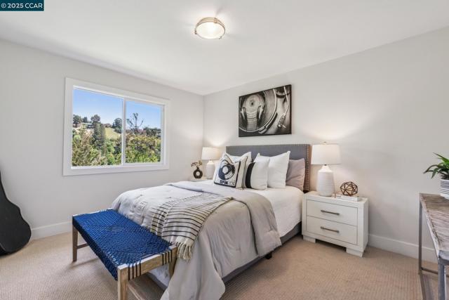 70 Lost Valley Dr, Orinda CA: https://media.crmls.org/mediaz/b2437ef0-5252-412b-bdaf-d930f6d64266.jpg