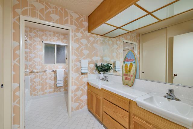 3190 Falcon Drive, Carlsbad CA: https://media.crmls.org/mediaz/b243f8b4-ba4e-4e40-b58b-7353700086d1.jpg