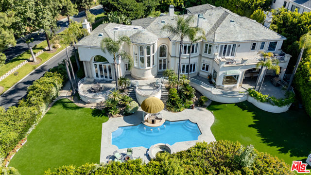 3303 Clerendon Road, Beverly Hills CA: https://media.crmls.org/mediaz/b243f91c-0d15-43f4-b93e-aad5cff6adb5.jpg