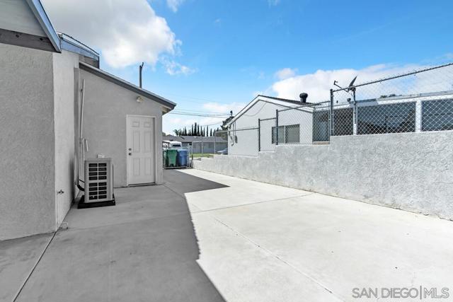 9548 Abbeyfield Rd, Santee CA: https://media.crmls.org/mediaz/b2444818-fd7d-4b5f-9fda-f8385ca105e1.jpg