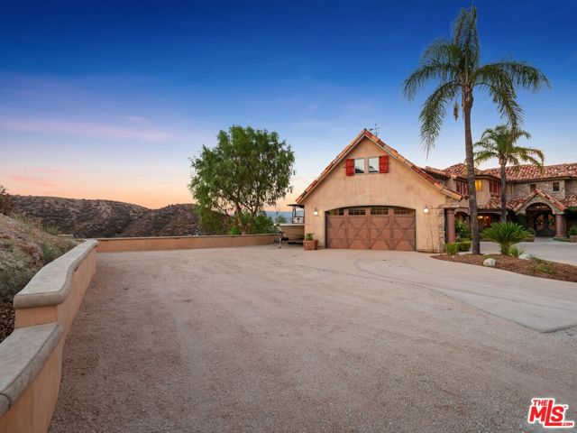 27023 Rolling Hills Avenue, Canyon Country CA: https://media.crmls.org/mediaz/b2445aa0-189c-4b64-b43a-9f7a24a536d6.jpg