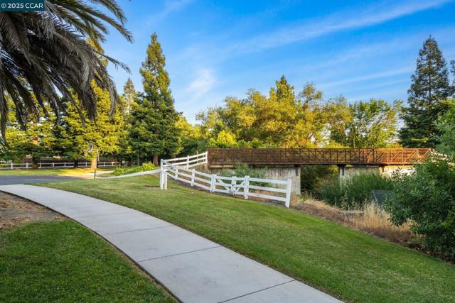 169 Larkwood Cir, Danville CA: https://media.crmls.org/mediaz/b244a41d-68df-4b6e-b7ab-a3af97e9980a.jpg