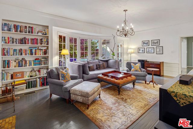 10614 Le Conte Avenue, Los Angeles CA: https://media.crmls.org/mediaz/b244bd18-301a-499f-aa8e-f1dec0475fd5.jpg