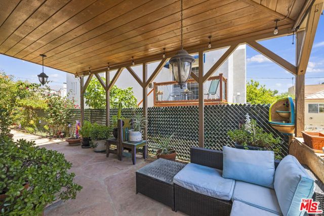 21683 Wo He Lo Trail, Chatsworth CA: https://media.crmls.org/mediaz/b244d0ae-c3ff-440f-8ece-bf93f1d1d75d.jpg