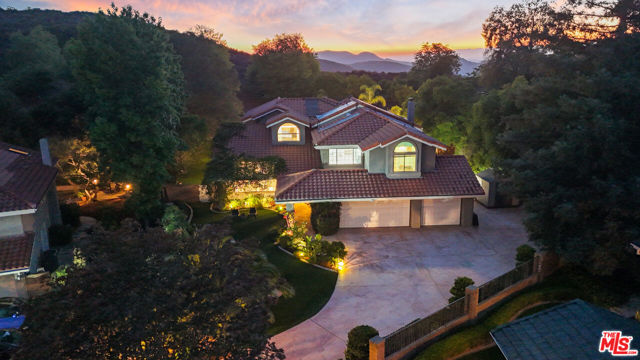 2084 Hopewell Court, Thousand Oaks CA: https://media.crmls.org/mediaz/b244ee8a-bb2f-48c6-a09e-0daf63f13cd6.jpg
