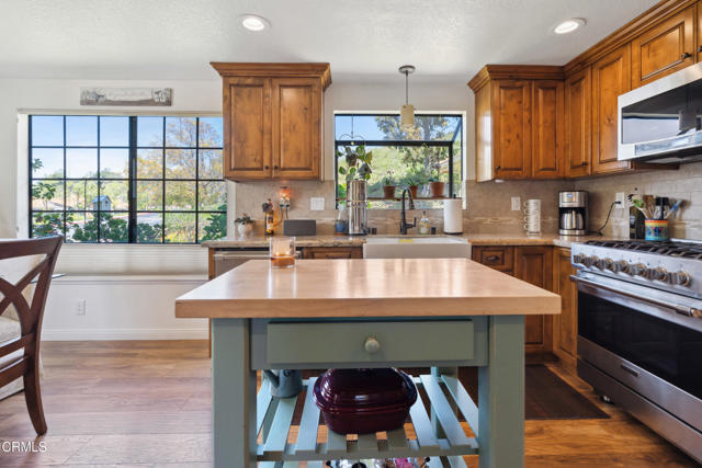 6378 Lada Avenue, Camarillo CA: https://media.crmls.org/mediaz/b2452f85-73f1-4195-bac9-63fa4323cf2f.jpg