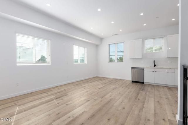 Detail Gallery Image 3 of 15 For 4179 Normandie Ave #1/2,  Los Angeles,  CA 90037 - 4 Beds | 3 Baths