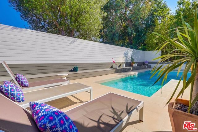 7706 Chandelle Place, Los Angeles CA: https://media.crmls.org/mediaz/b245d56e-63dc-4d22-b848-eef89034fb1d.jpg