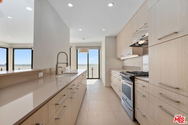 1 Northstar Street, Marina del Rey CA: https://media.crmls.org/mediaz/b245f790-4c9d-4406-8de9-03dfed684aa4.jpg