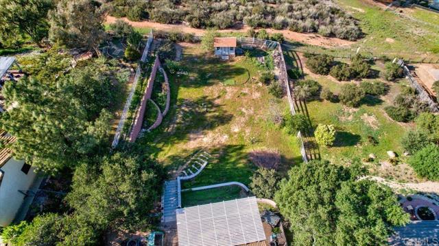 15720 Zeigler Court, Ramona CA: https://media.crmls.org/mediaz/b2460af4-6153-4849-89df-75279da9b5f5.jpg