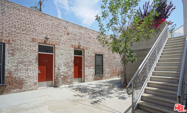 922 W 23Rd Street, Los Angeles CA: https://media.crmls.org/mediaz/b24674bd-6bc7-423c-8d75-7bcf58255743.jpg
