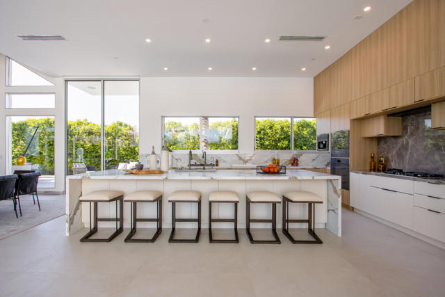 1 Makena Lane, Rancho Mirage CA: https://media.crmls.org/mediaz/b2469a06-8687-48e7-86a8-aa804c989ea5.jpg