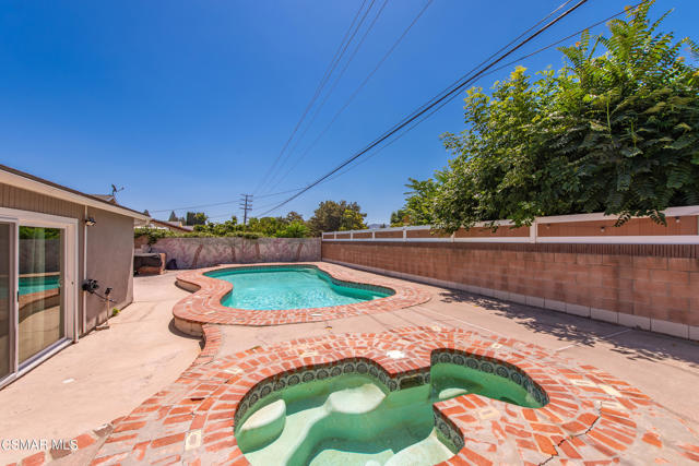 3268 Hilldale Avenue, Simi Valley CA: https://media.crmls.org/mediaz/b246b613-9a2c-4619-9a32-2d769101a7f8.jpg