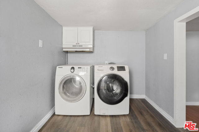 3745 Veteran Avenue, Los Angeles CA: https://media.crmls.org/mediaz/b246efc8-7c71-45bd-bce3-63e05deb28c0.jpg