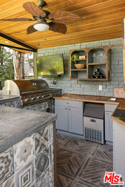 3520 Butler Avenue, Los Angeles CA: https://media.crmls.org/mediaz/b24709ba-8b36-481e-beda-e8e42ae3a296.jpg