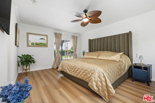 5905 S Chariton Avenue, Los Angeles CA: https://media.crmls.org/mediaz/b247cae5-21dc-4063-b448-4bd03c4339bb.jpg