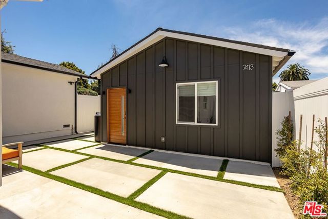 7413 Jamieson Avenue, Reseda CA: https://media.crmls.org/mediaz/b247cd3d-dd82-4235-a4ef-7fac33c5e006.jpg
