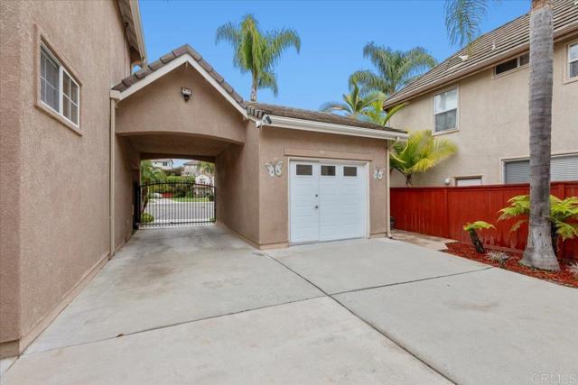 320 Crownview Ct, San Marcos CA: https://media.crmls.org/mediaz/b247dbea-0378-4e64-8c34-59e1a1725a56.jpg