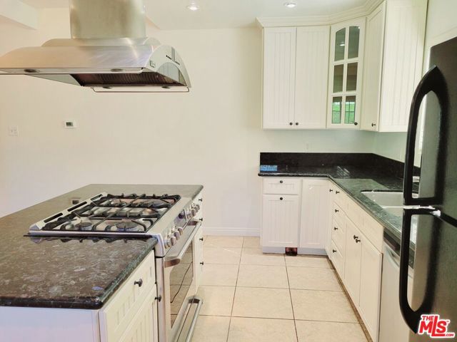 25353 Oak Street, Lomita CA: https://media.crmls.org/mediaz/b2483034-bd22-44dd-9c64-bfeebb87f01e.jpg