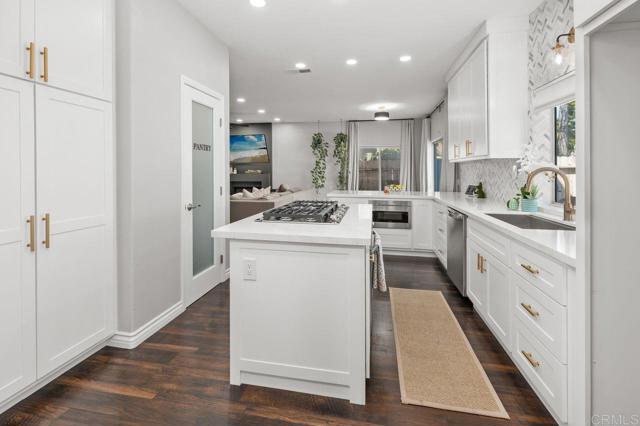 509 Windy Way, Chula Vista CA: https://media.crmls.org/mediaz/b2489583-83a9-4621-9612-02a30490fc25.jpg