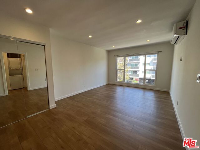 561 N Sweetzer Avenue, West Hollywood CA: https://media.crmls.org/mediaz/b249429f-bb83-4a03-85ef-a93348957884.jpg