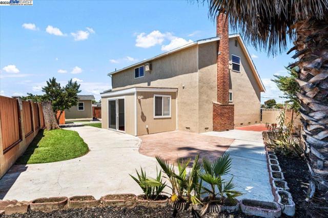 28399 CUBBERLEY CT, Hayward CA: https://media.crmls.org/mediaz/b249b343-4154-4559-b35f-47f94419830b.jpg