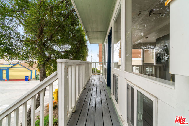 115 44th Street, Manhattan Beach CA: https://media.crmls.org/mediaz/b24a645e-3509-4994-9342-b6c0989304f4.jpg