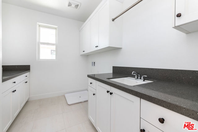 11770 N Hillsborough Lane, Porter Ranch CA: https://media.crmls.org/mediaz/b24a800c-1e5a-4bc0-a838-899d45084bb4.jpg