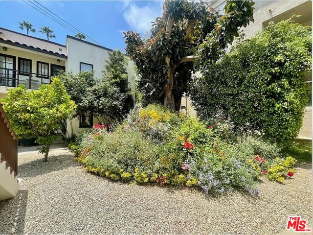837 5th Street, Santa Monica CA: https://media.crmls.org/mediaz/b24aab2c-01b0-4125-9a25-7dabfedfd5af.jpg