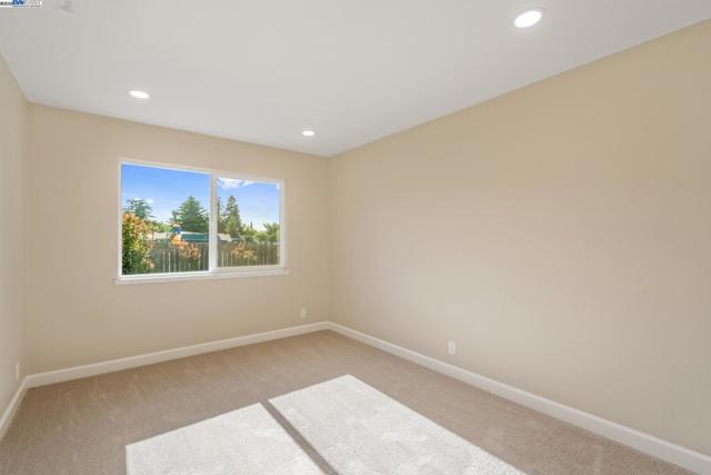 Image 33 of 48 For 1804 Tanglewood Way