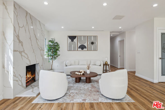 3976 Mclaughlin Avenue, Los Angeles CA: https://media.crmls.org/mediaz/b24bb1f8-452d-4b3a-87bc-b24a2447e4f6.jpg